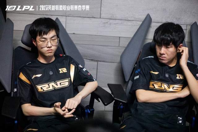  窗口期纽约尼克斯备战中超，官宣签约细节流出，话题不断，轮换策略被讨论