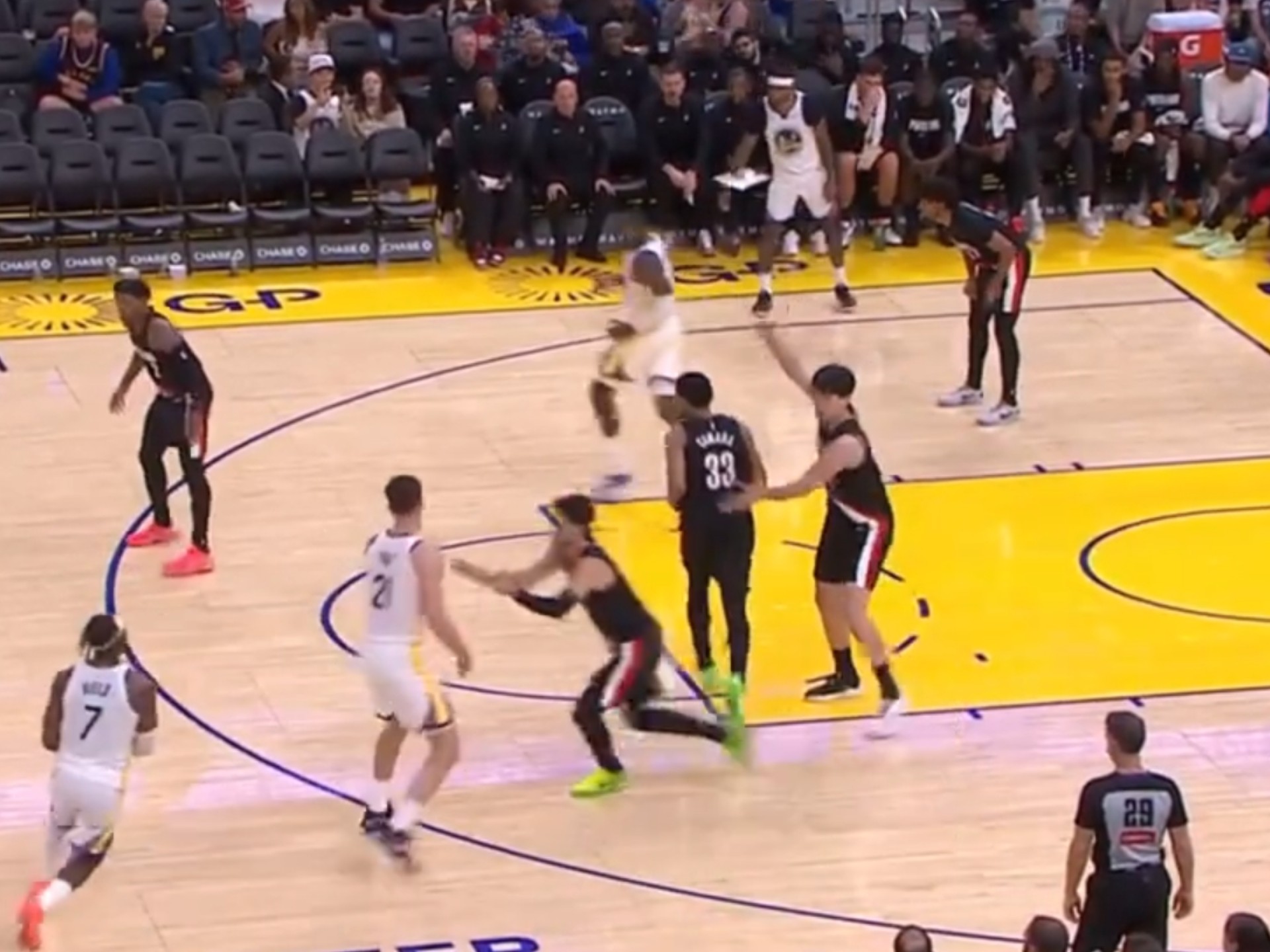 金州勇士发布备战花絮，赛前迎来里程碑，NBA季后赛任务艰巨，临场指挥获称赞的简单介绍-九游娱乐官网入口