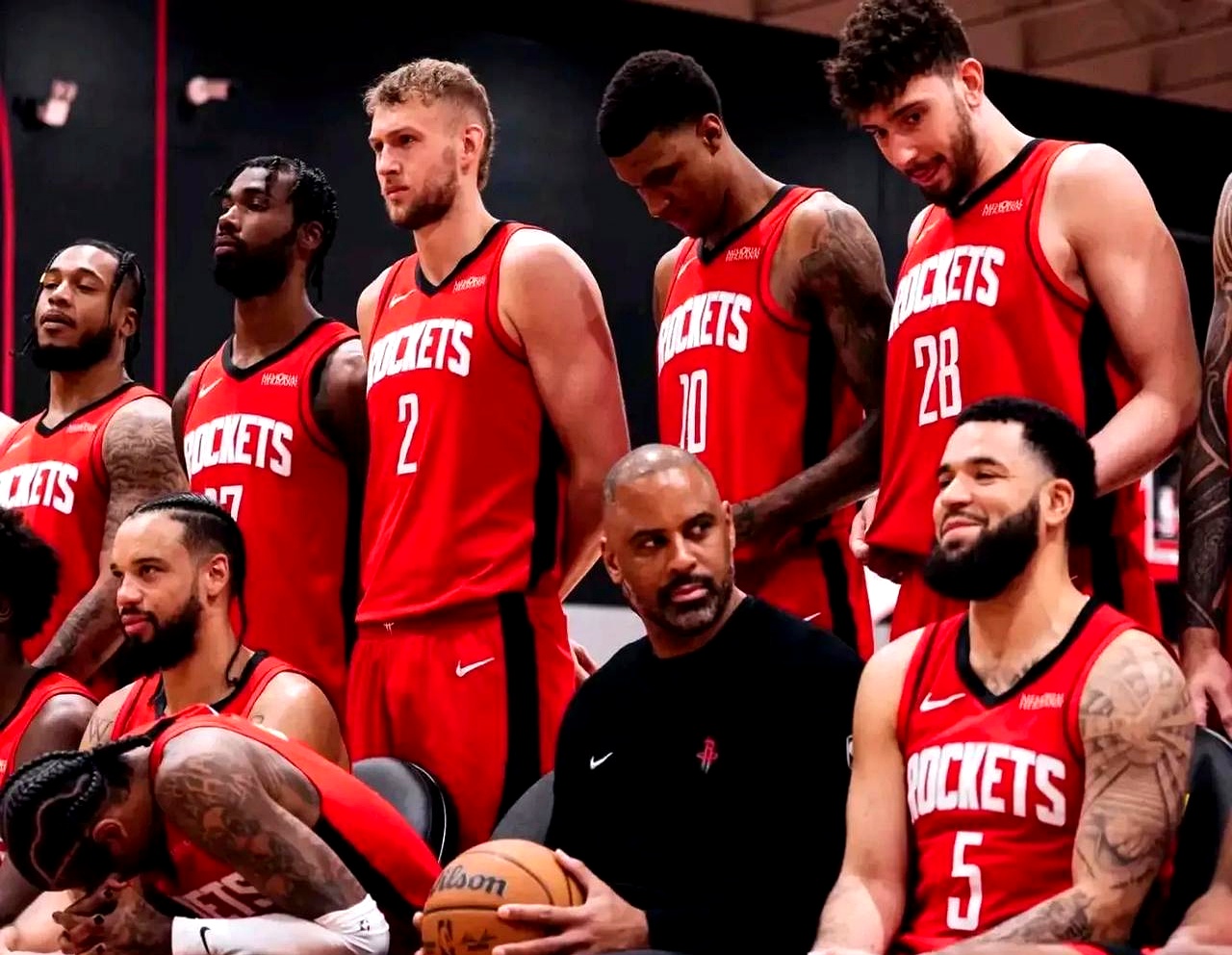 赛后体能课后，休斯敦火箭状态回暖备战西甲，管理层满意，年轻球员得到机会的简单介绍