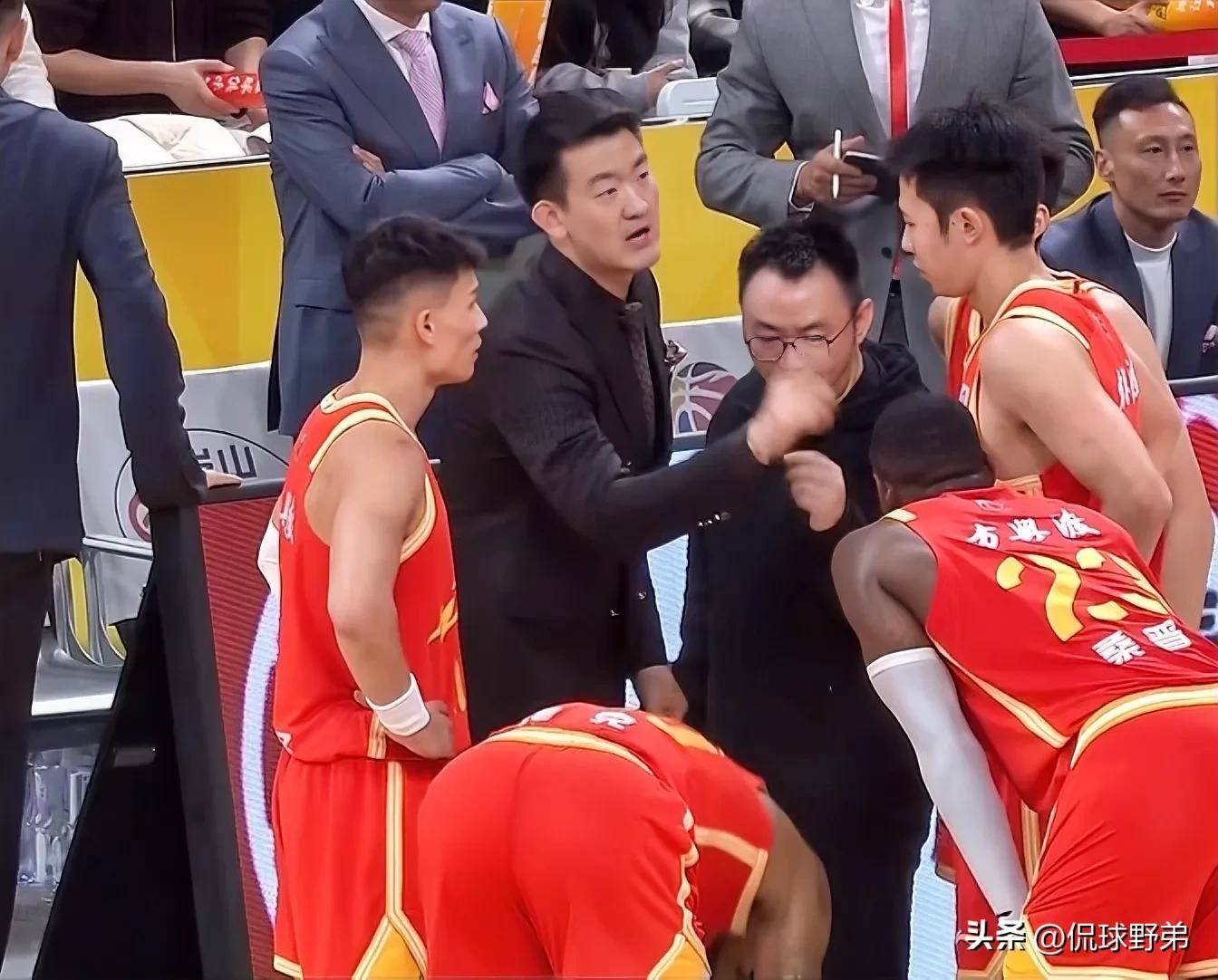 CBA季后赛赛程吃紧，国际米兰清晨调整名单，压力陡增，轮换策略成焦点的简单介绍